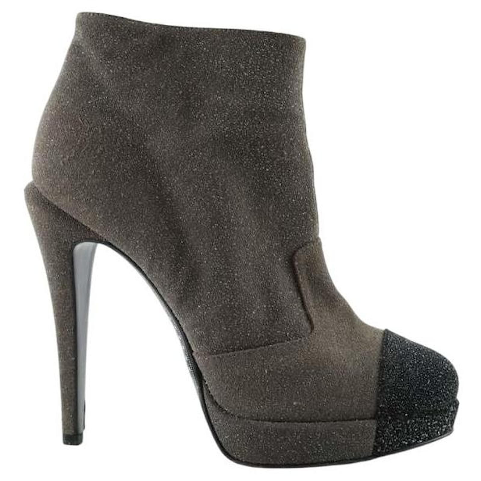 Chanel Gray heels Grey Cloth  ref.2115406
