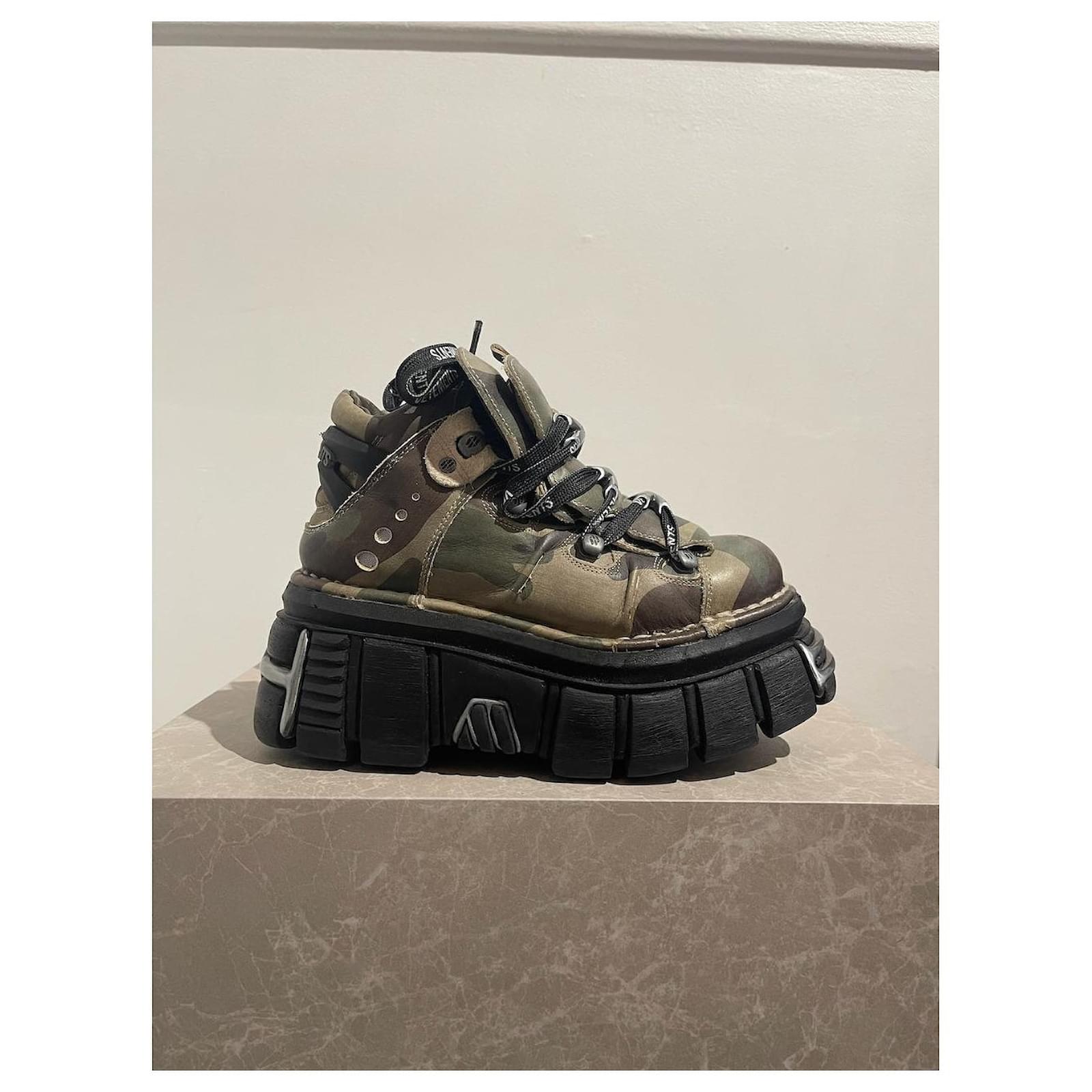Vêtements VETEMENTS Trainers T.EU 38 Leather Khaki  ref.2113186