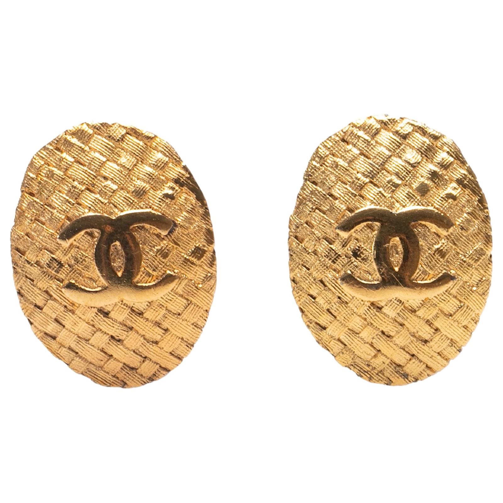 Chanel Gold Gold Plated CC Oval Clip On Earrings Golden Metal Gold-plated  ref.2329420