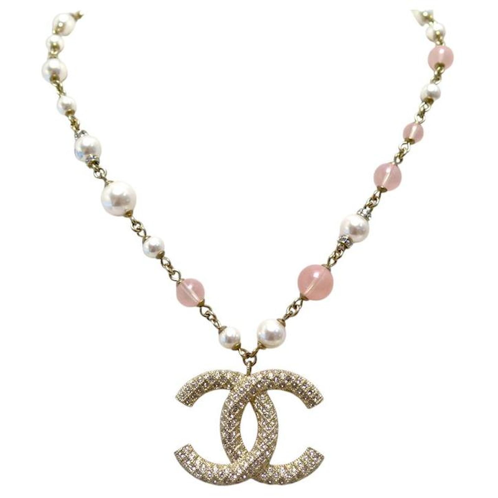 NINE CHANEL NECKLACE PINK PEARLS AND CC LOGO GOLD STRASS 2020 GOLD NECKLACE Golden Metal  ref.2328157