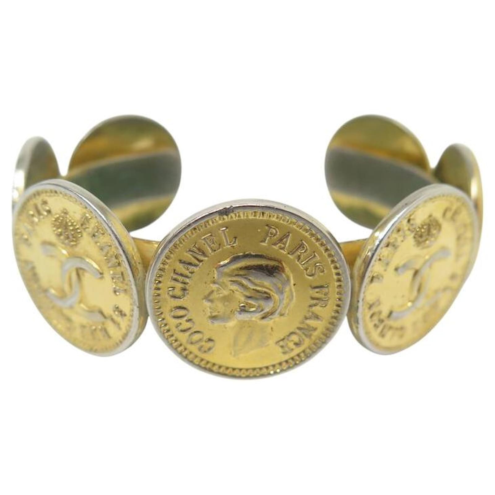 VINTAGE BRACELET CHANEL MANCHETTE DE CASTELLANE 1984 COIN PIECES CUFF Golden Metal  ref.2083927