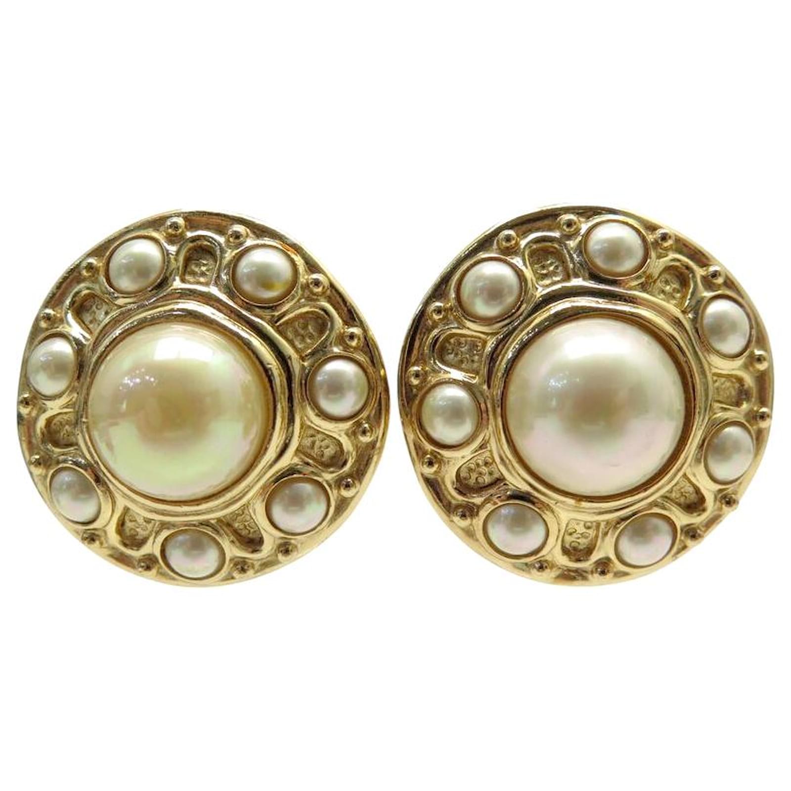 VINTAGE LARGE CLIP-ON EARRINGS CHRISTIAN DIOR PEARLS Golden Metal  ref.2185725