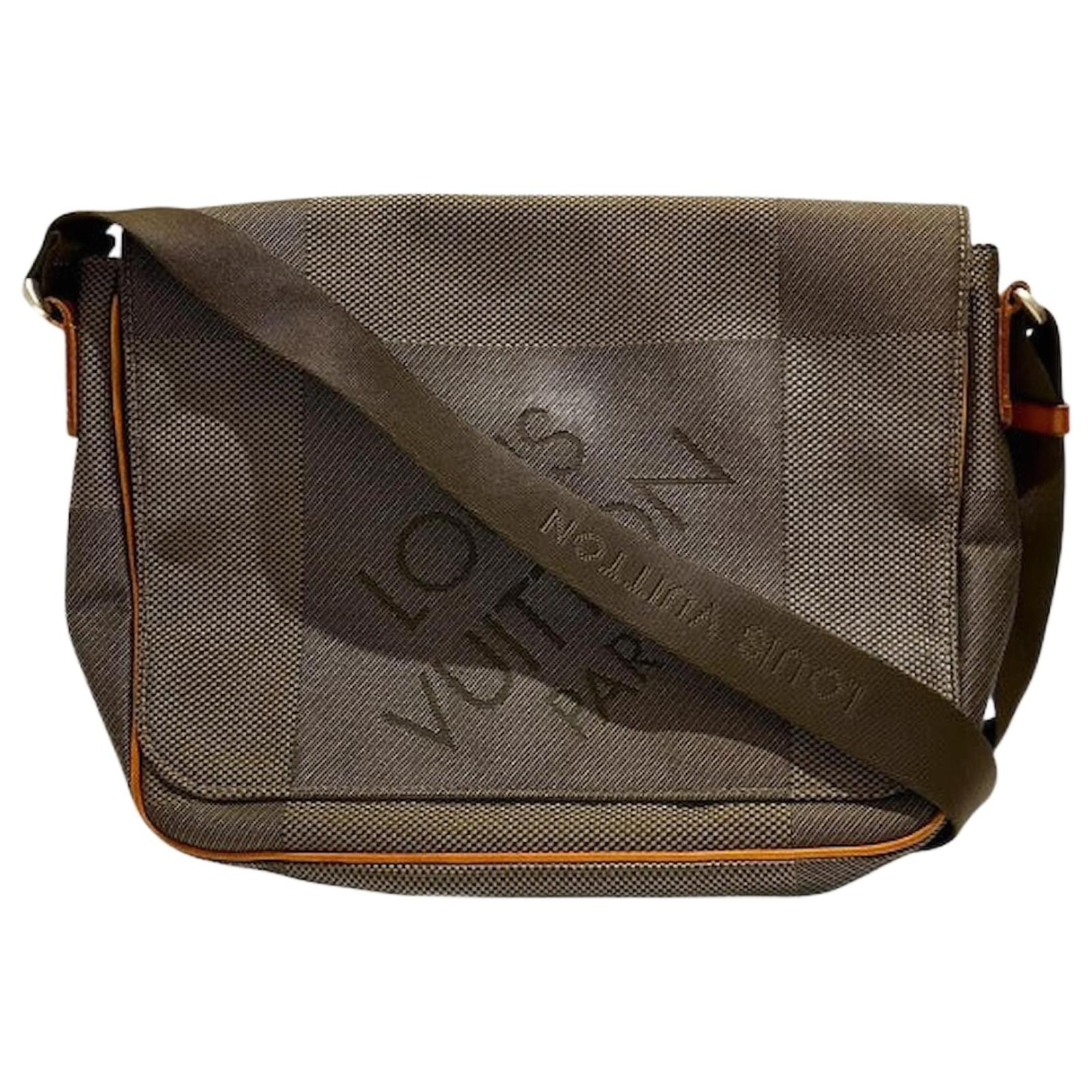 Louis Vuitton Petit Messager Damier Geant Shoulder Bag Grey Cloth  ref.2323941