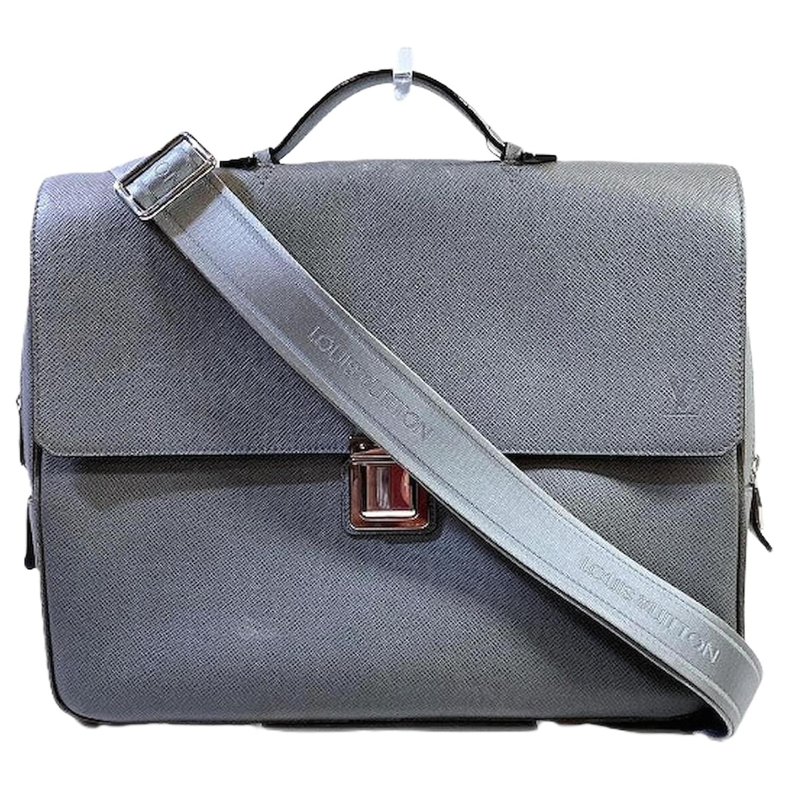 Louis Vuitton Vassili Taiga Briefcase Black Leather  ref.2323622