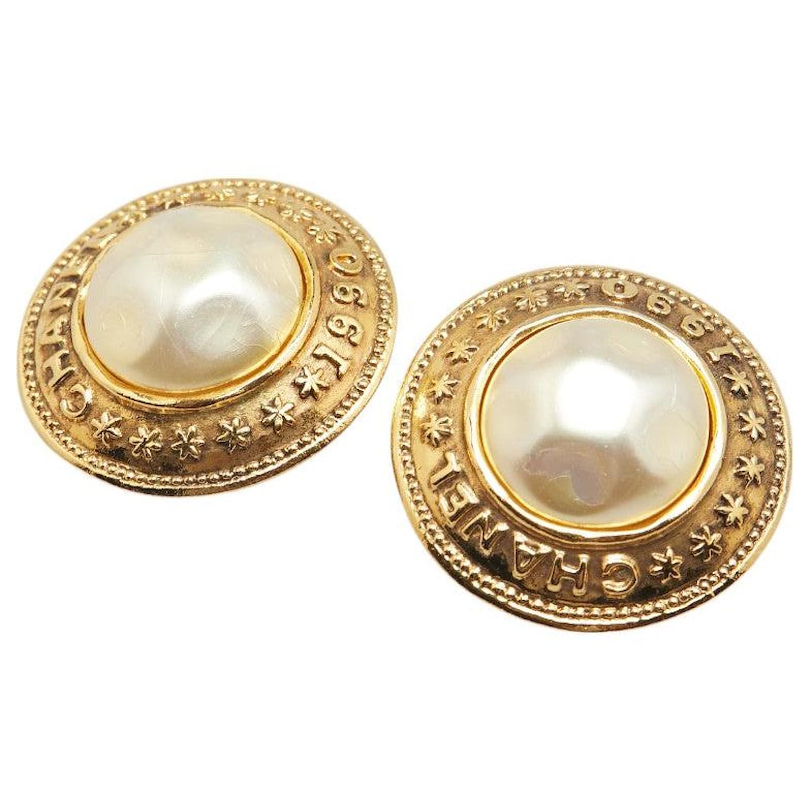Chanel Pearl Vintage Earrings Golden Metallic Metal  ref.2326556