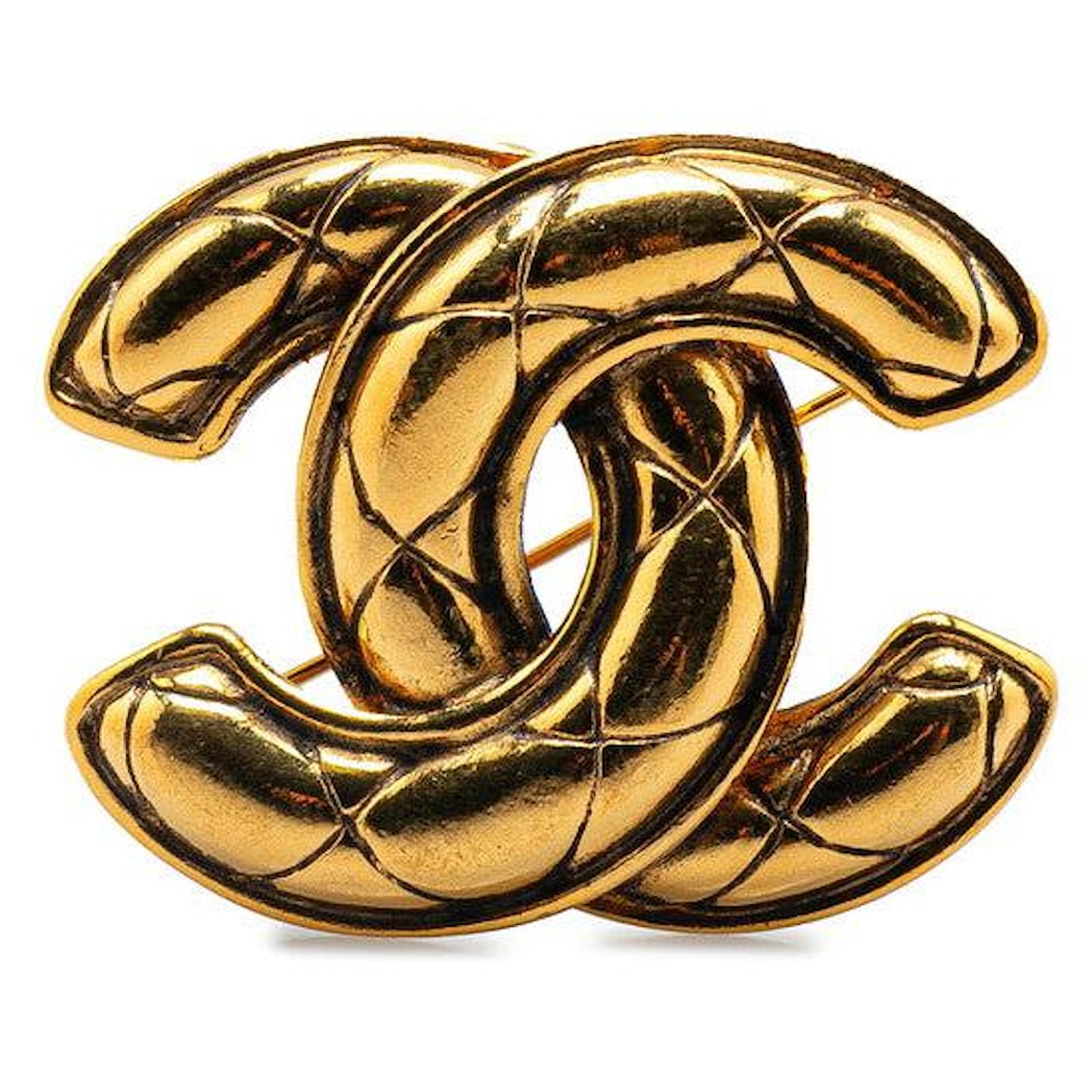 Chanel Gold Plated Coco Mark Matelassé Brooch Golden Metal  ref.2324609