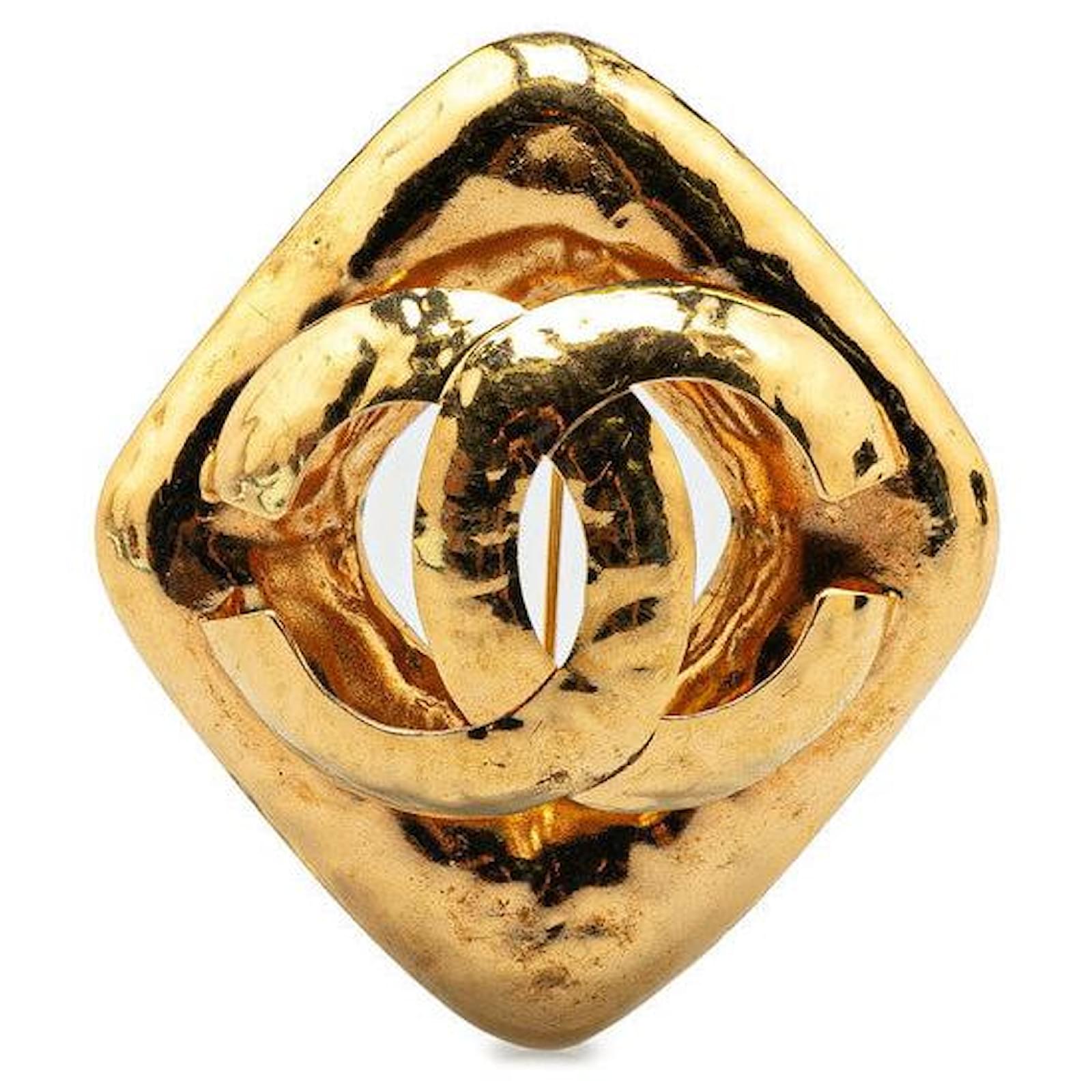 Chanel Coco Mark Brooch Golden Metal Gold-plated  ref.2324670