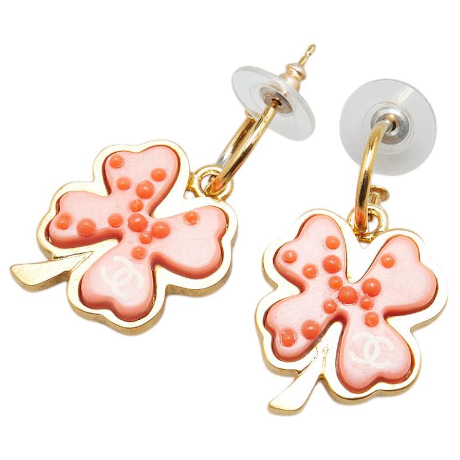 Chanel Clover Coco Mark Earrings Golden Metal Gold-plated  ref.2324627