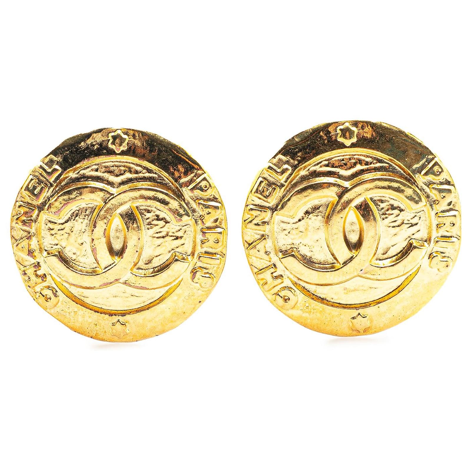 Chanel Gold CC Gold Plated Round Clip On Earrings Golden Metal Gold-plated  ref.2316256