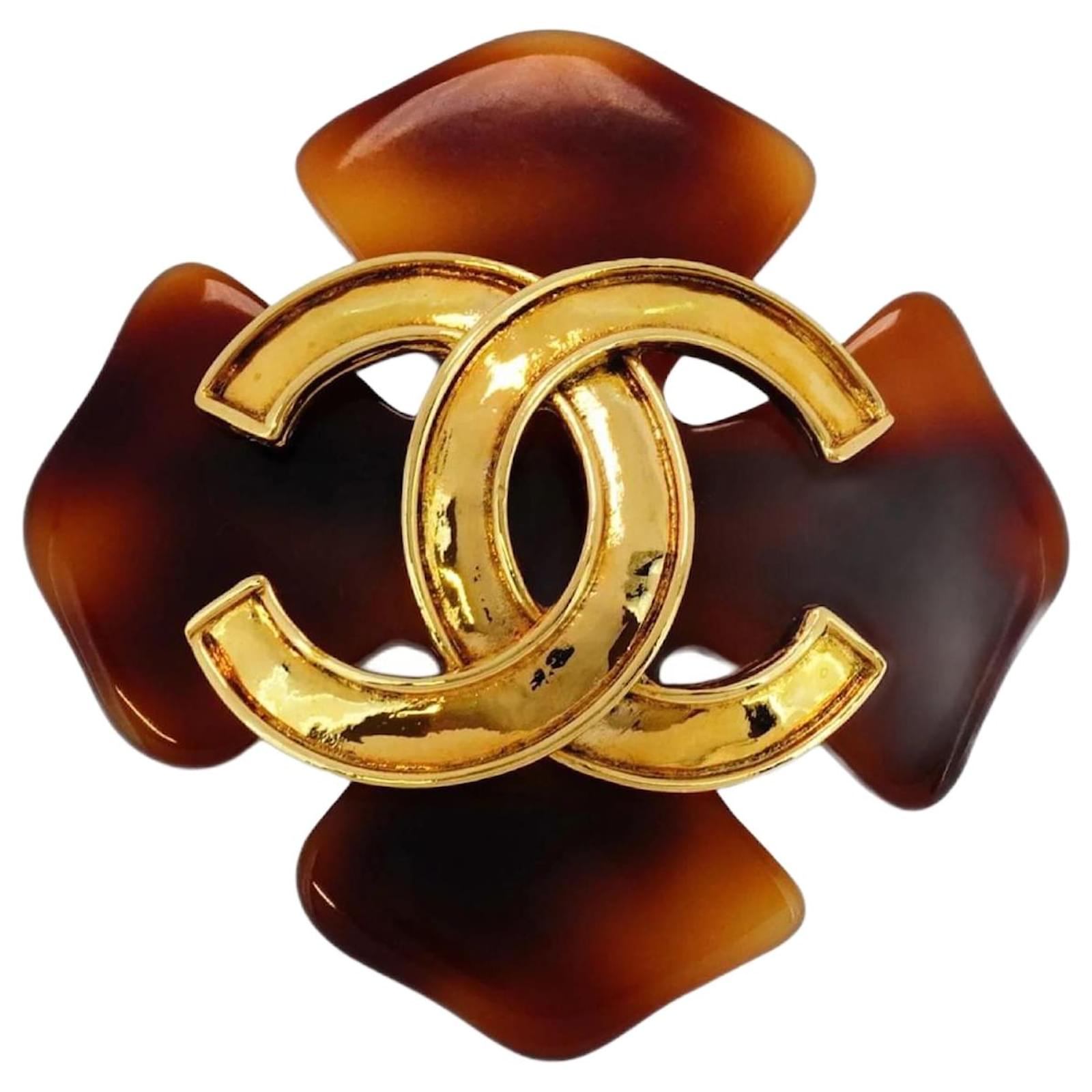 Chanel Brooch with Coco Mark in Tortoise Shell Pattern Brown Golden Gold-plated  ref.2316164