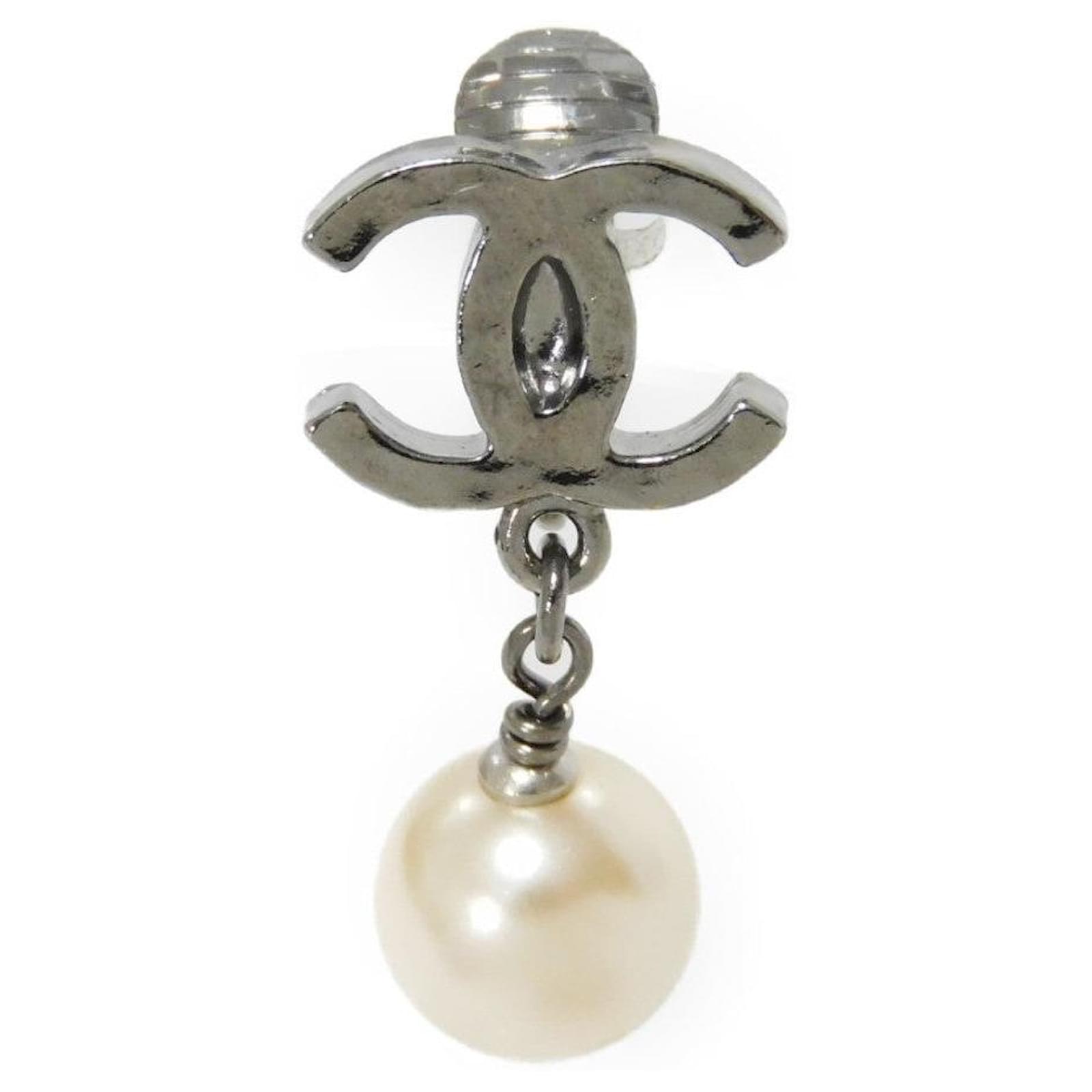 Chanel Swing Pearl Coco Mark Earrings White  ref.2315998