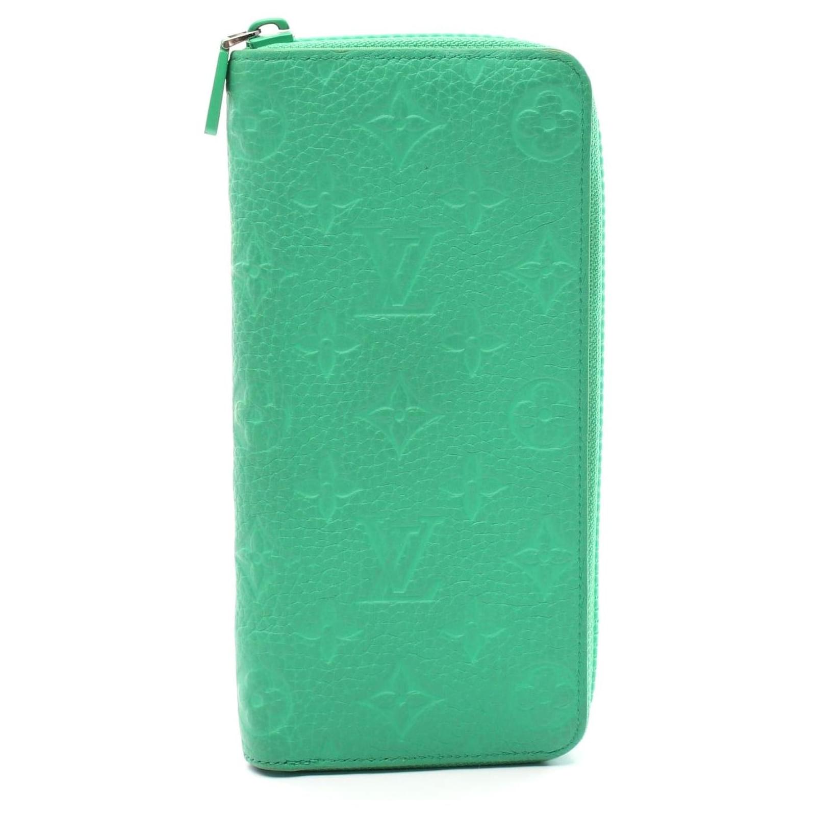 Louis Vuitton Zippy Wallet Vertical Green Leather Pony-style calfskin  ref.2305673