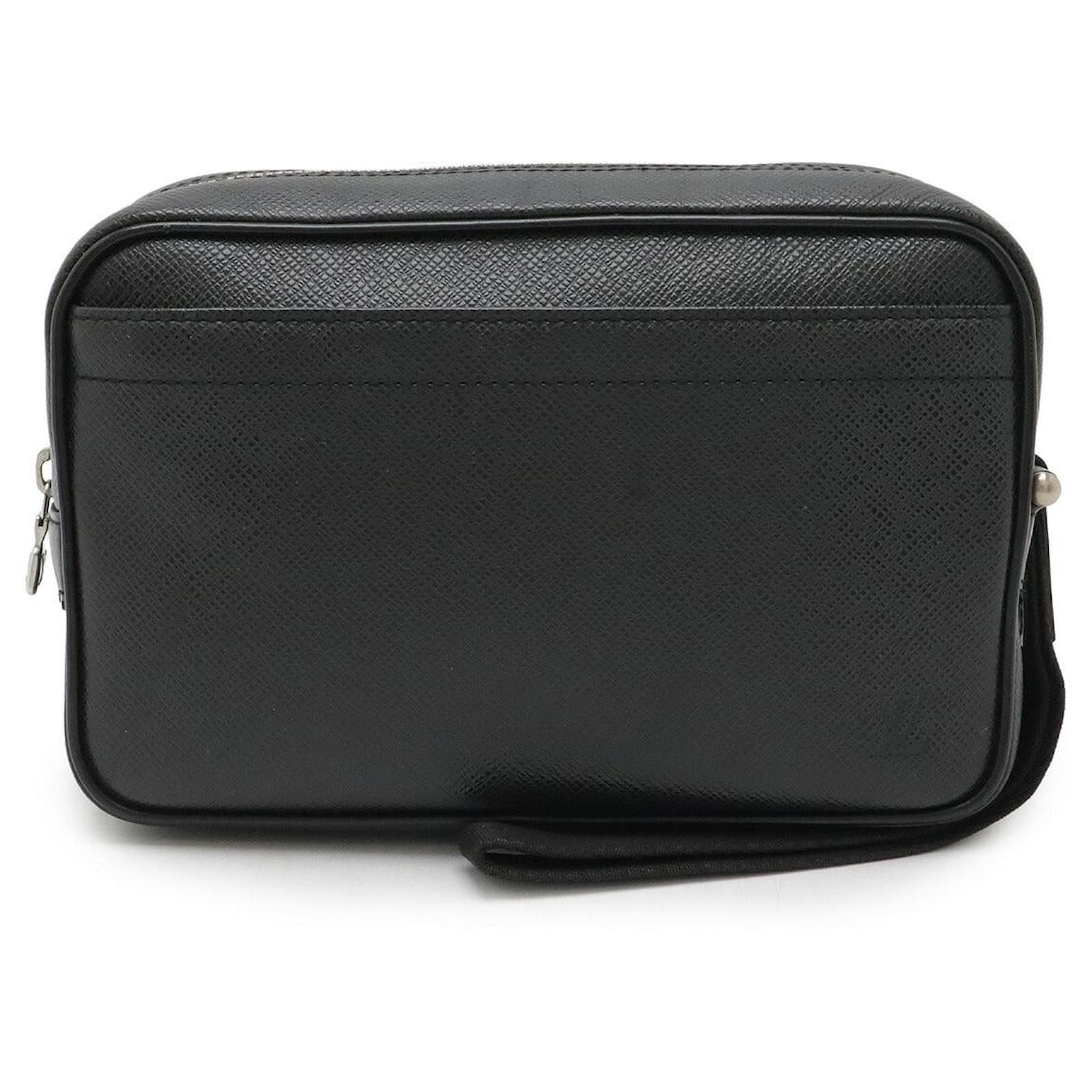 Louis Vuitton Taiga Clutch Bag Black Leather  ref.2309774