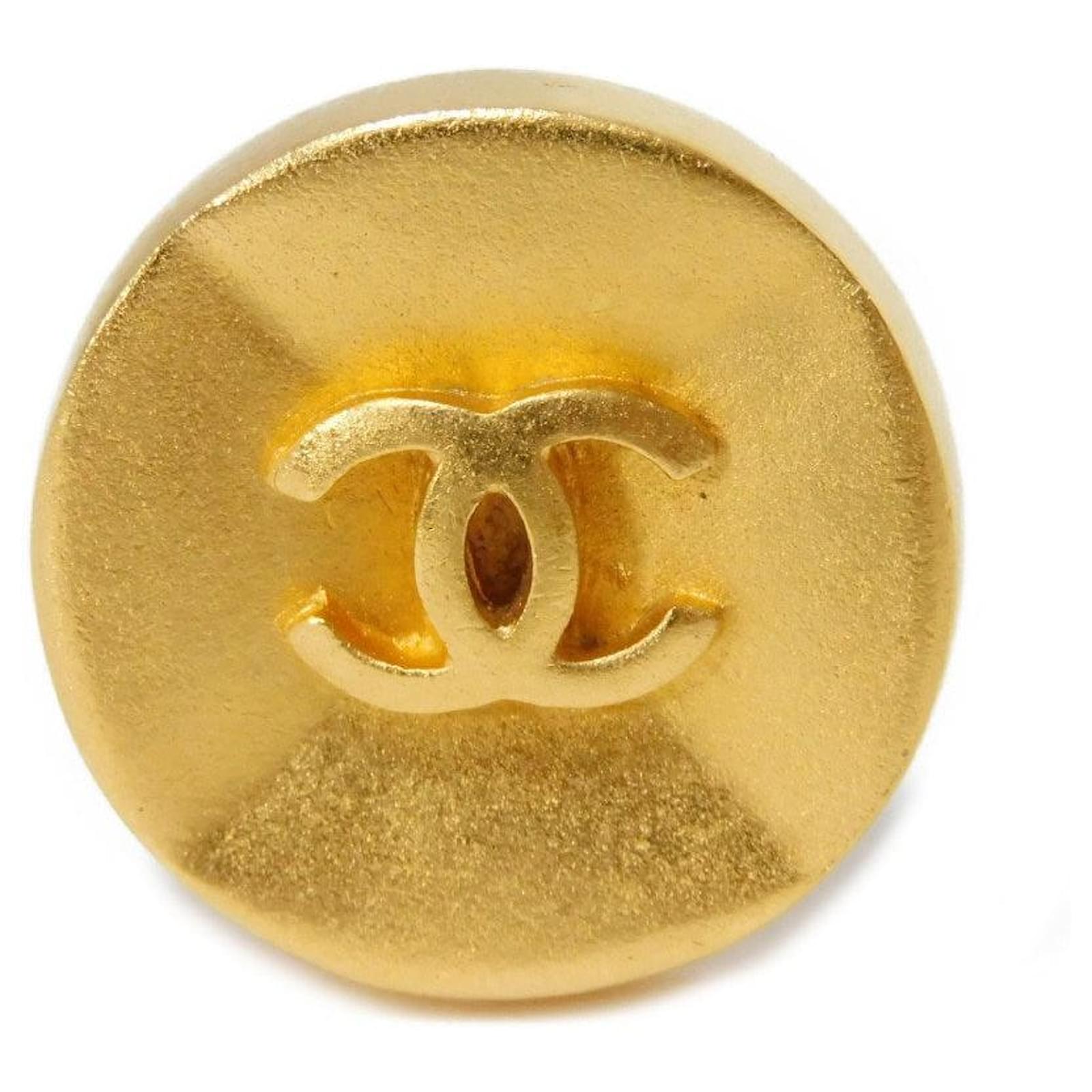 Chanel Round Coco Mark Earrings Golden Metal  ref.2321379