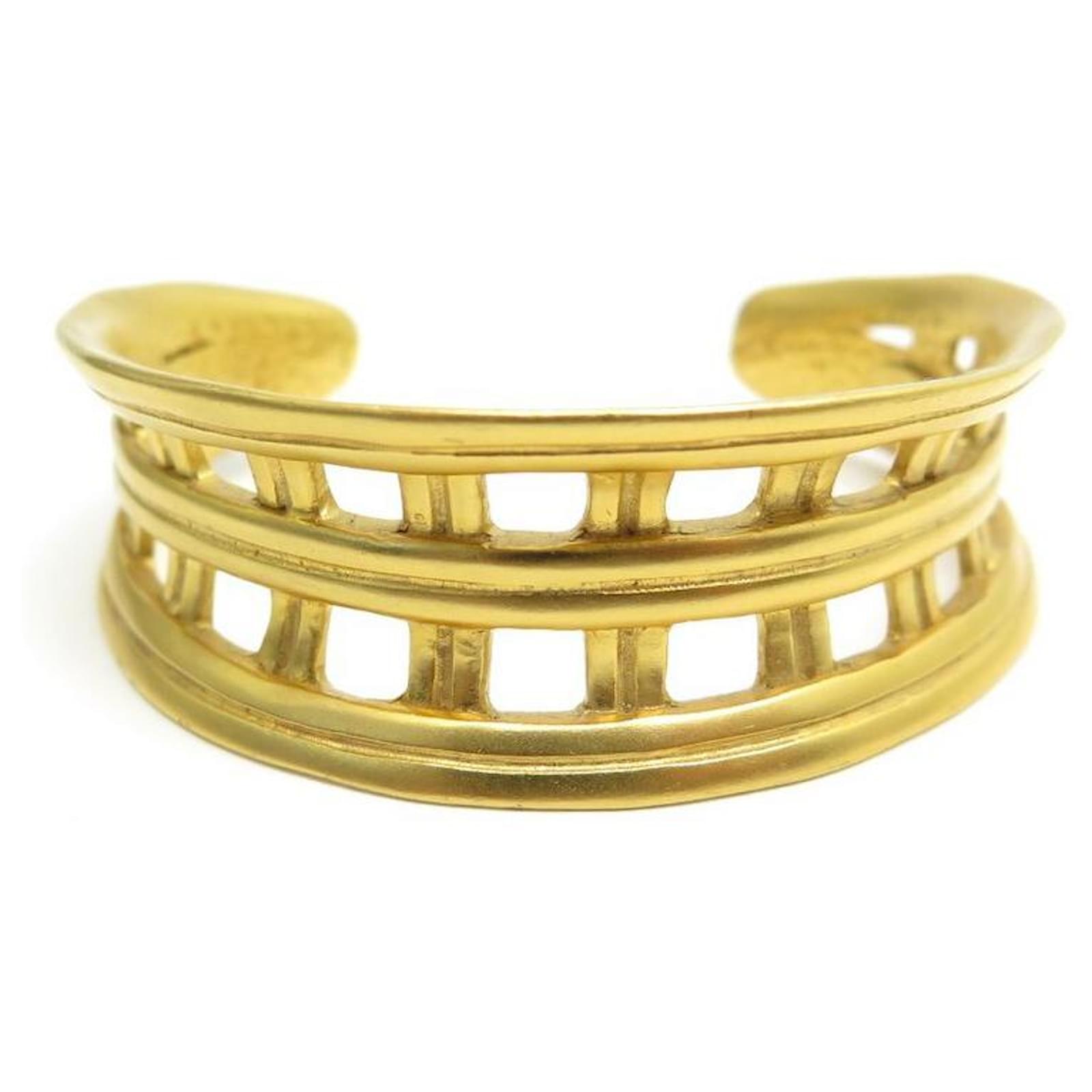 NINE VINTAGE CHANEL BRACELET CUFF 1995 IN GOLD METAL CC LOGO NEW Golden  ref.1630476