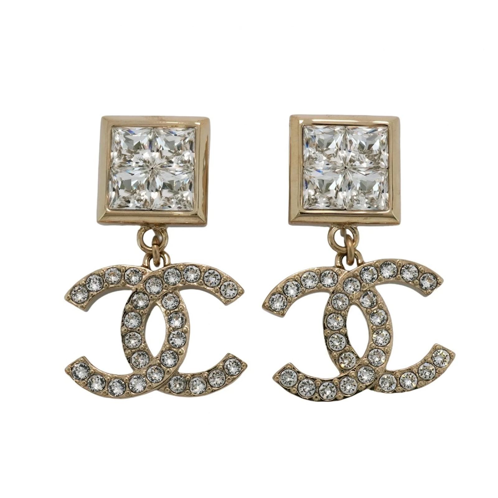 Chanel Clip Earrings in Champagne Gold Golden Gold-plated  ref.2279717