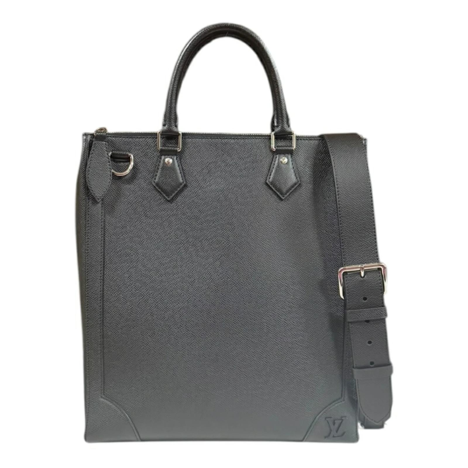 Louis Vuitton Taiga Shoulder Bag Black Leather  ref.2273336