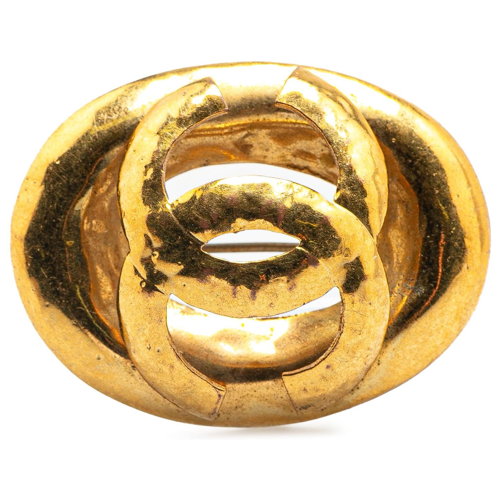 Chanel Gold Gold Plated CC Oval Brooch Golden Metal Gold-plated  ref.2312911
