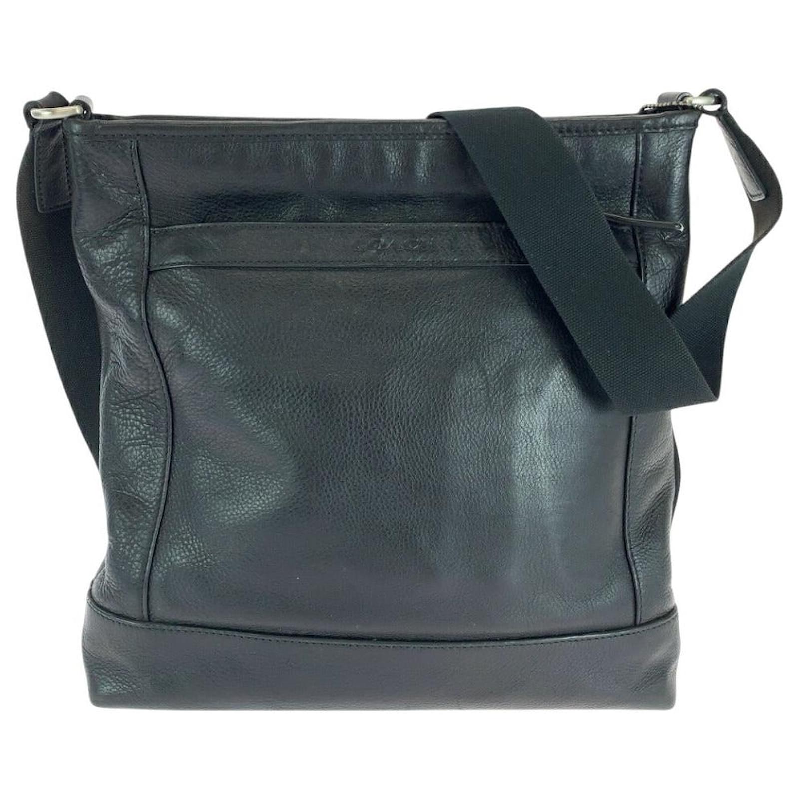 Coach Leather Shoulder Bag Pochette Black  ref.2263587