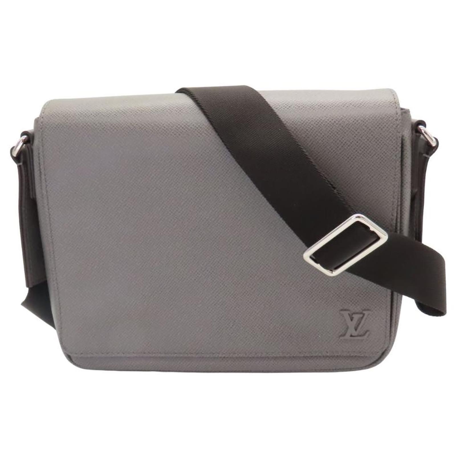 Louis Vuitton Taiga District PM NV3 Shoulder Bag M30851 Grey Leather  ref.2260730