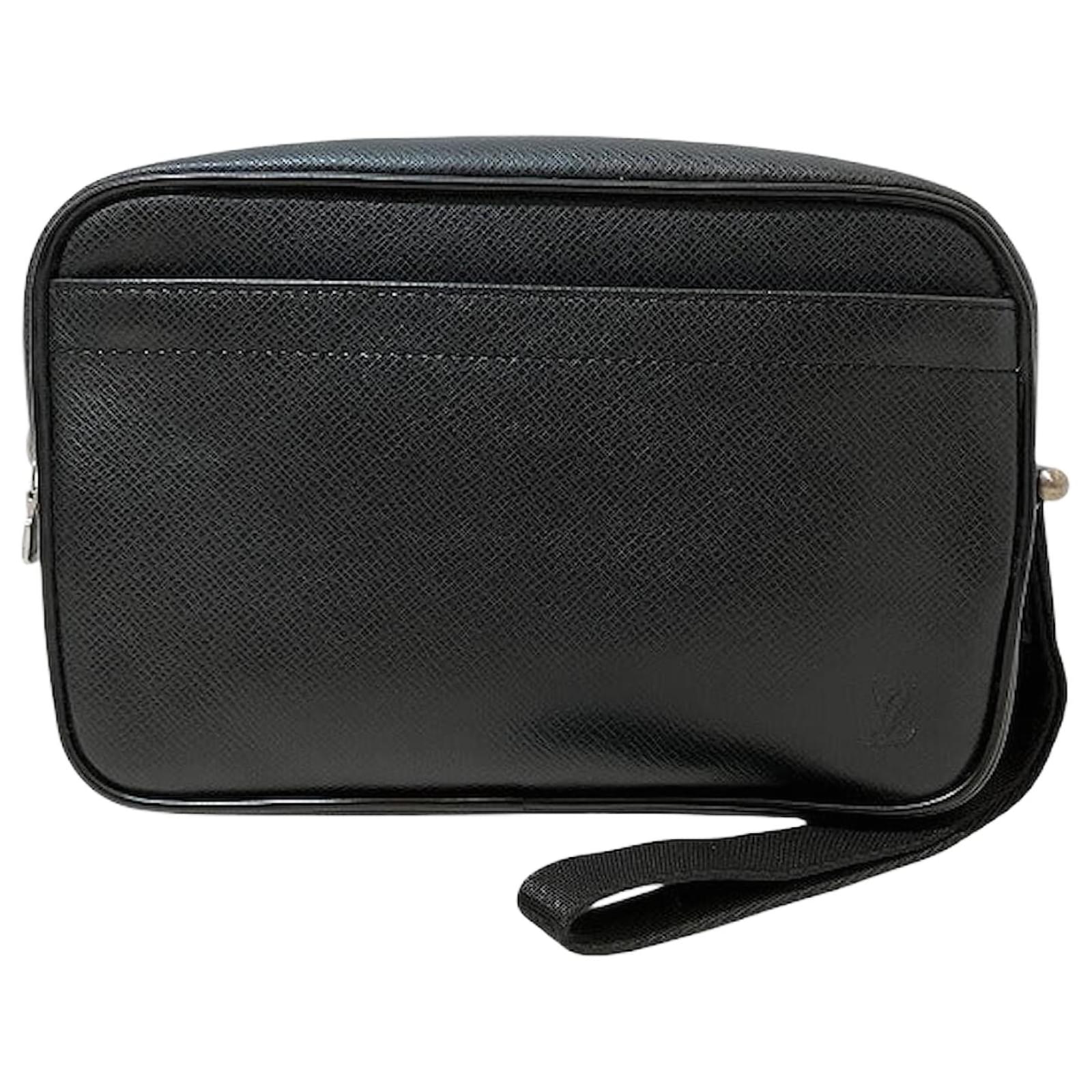 Louis Vuitton Taiga Clutch Bag Black Leather  ref.2260336