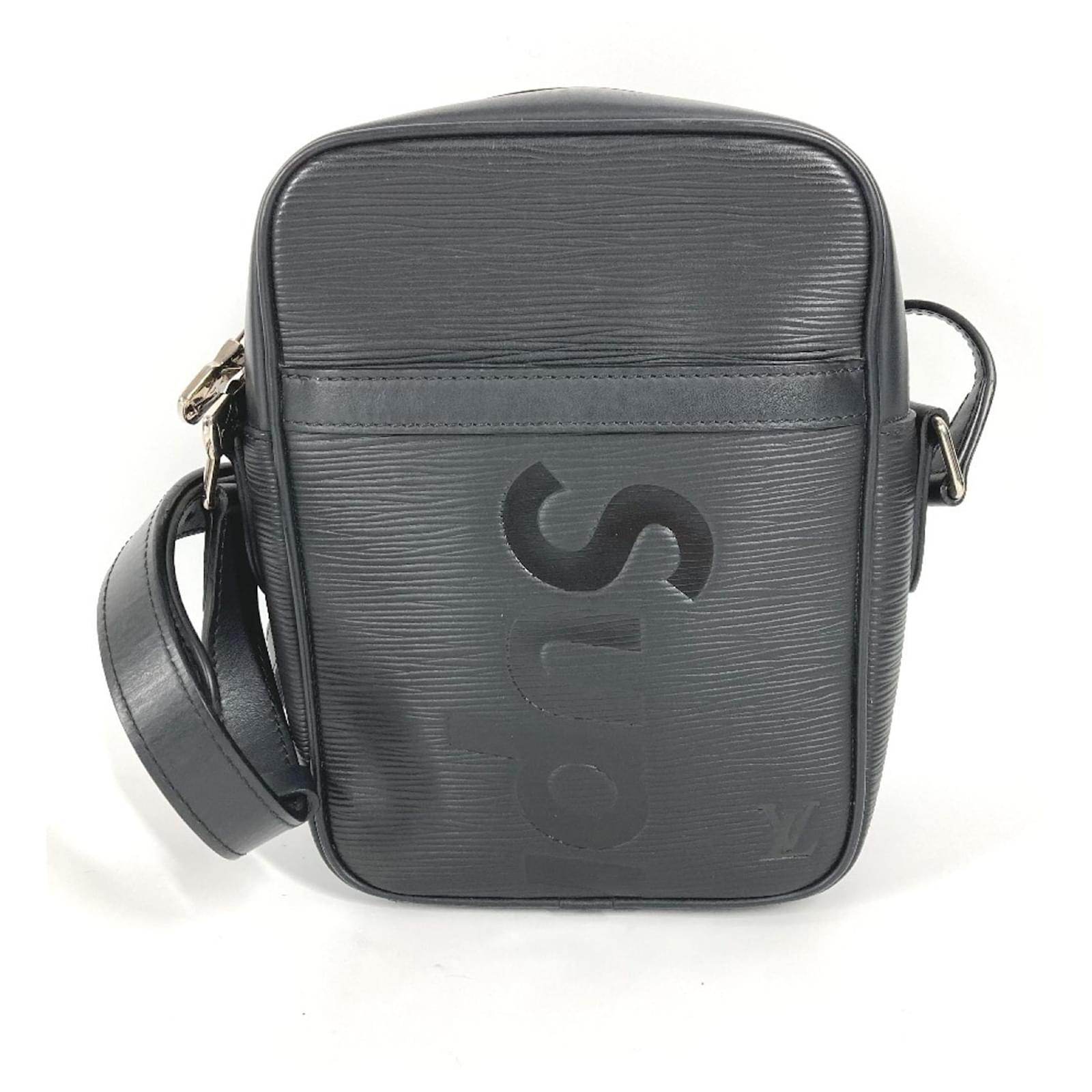 Louis Vuitton Epi Leather Black Pochette Shoulder Bag  ref.2249660