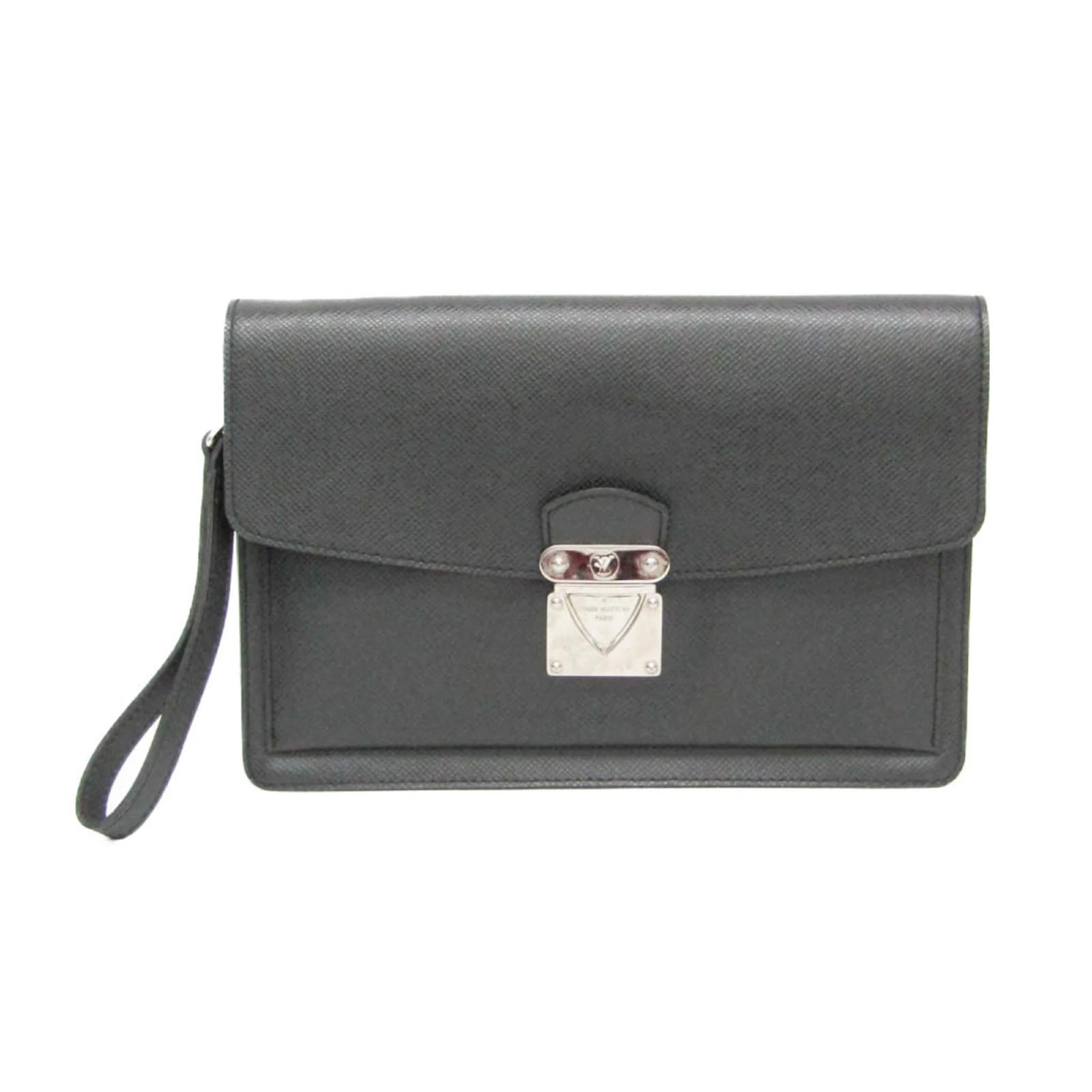 Louis Vuitton Taiga Veraiya M32592 Men's Clutch Bag Grey Leather  ref.2248602