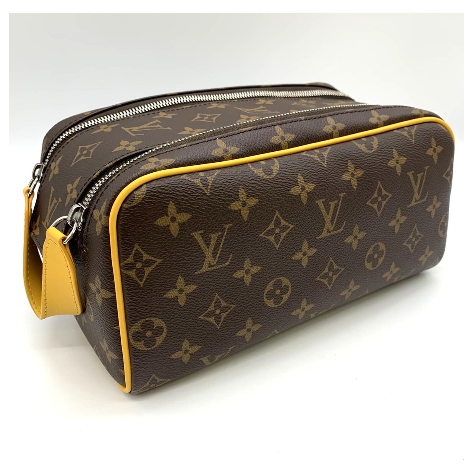 Louis Vuitton Dopp Kit M46764 Brown Patent leather Cloth  ref.2245705