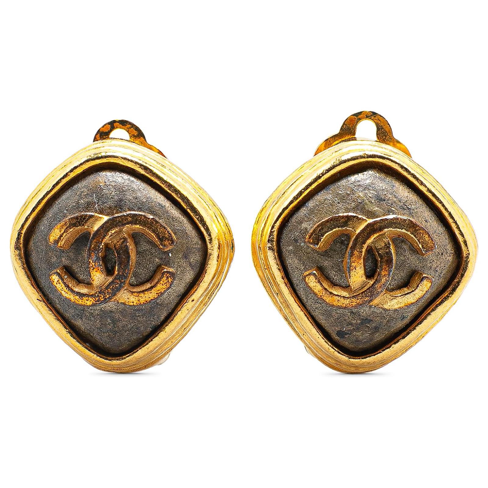 Chanel Gold Gold Plated CC Clip On Earrings Golden Metal Gold-plated  ref.2293246