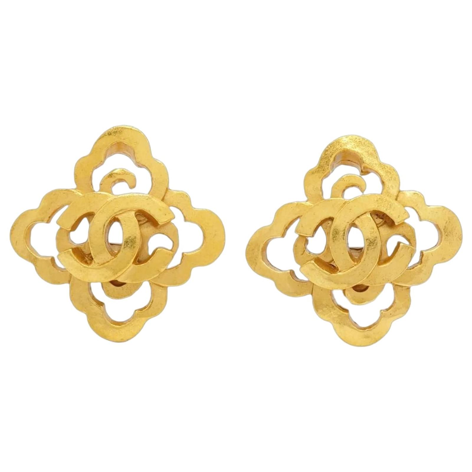 Chanel Gold Plated Clip Earrings Golden Gold-plated  ref.2292833