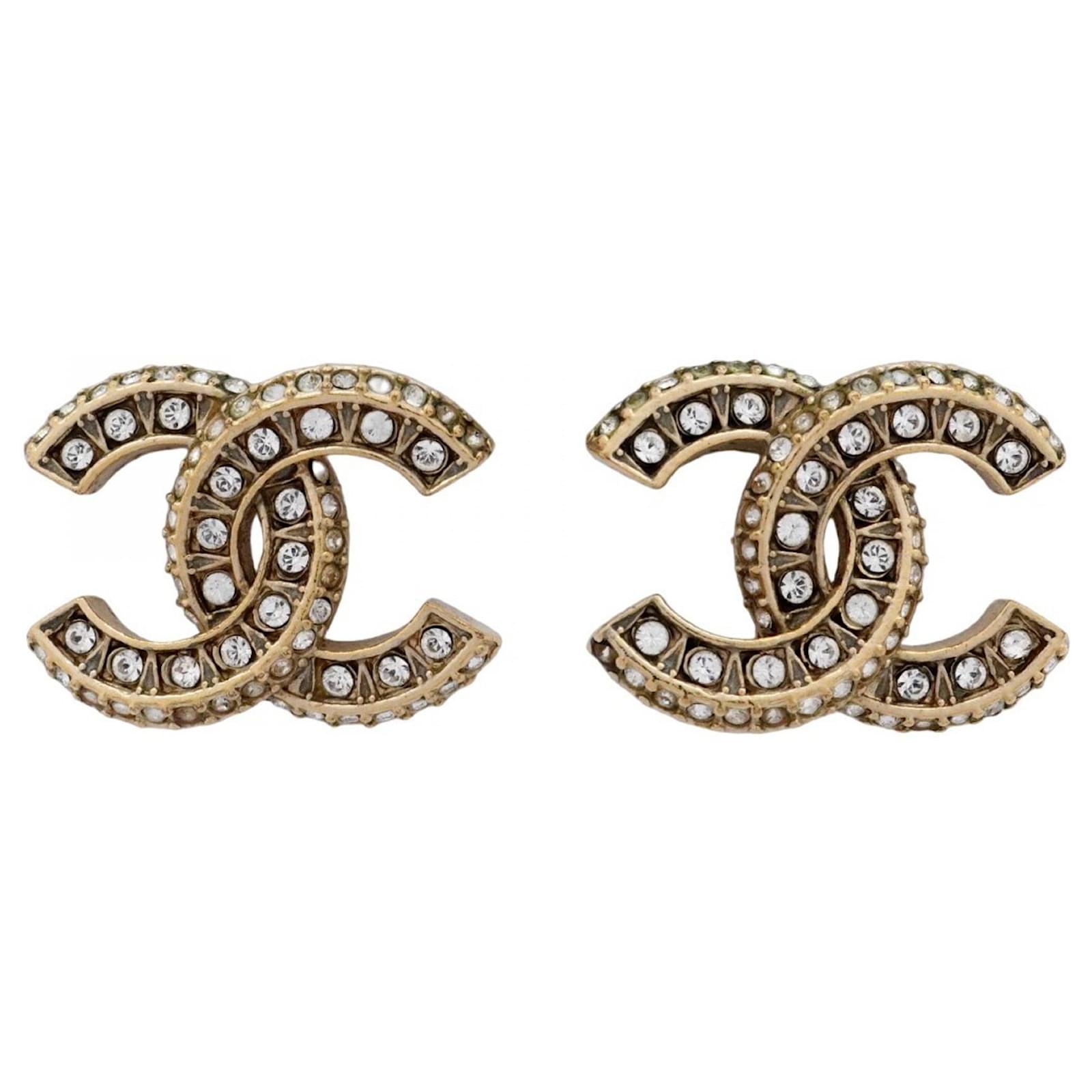 Chanel Champagne Gold Stud Earrings Golden Gold-plated  ref.2303311