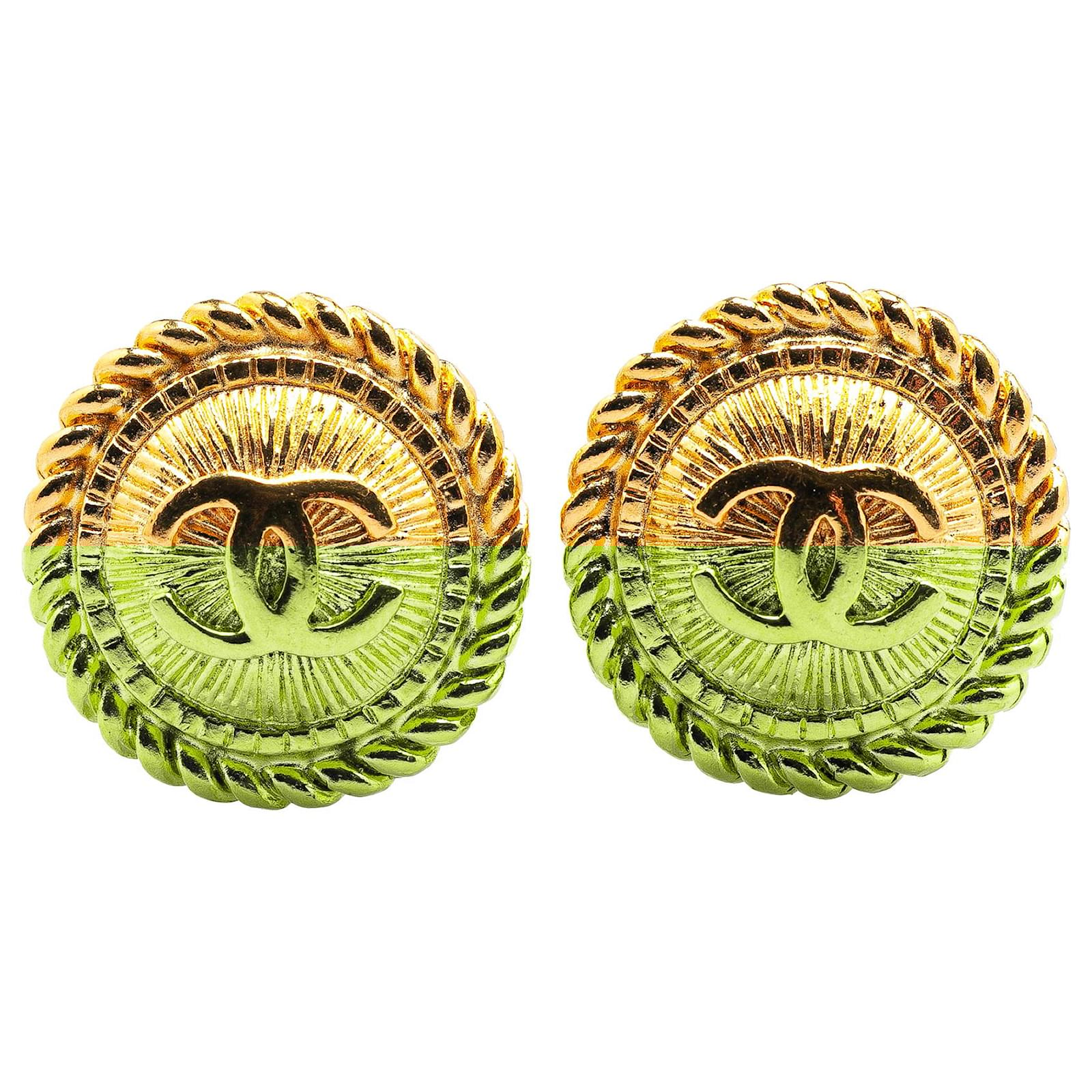 Chanel Gold Gold Plated CC Round Clip On Earrings Golden Metal Gold-plated  ref.2298946