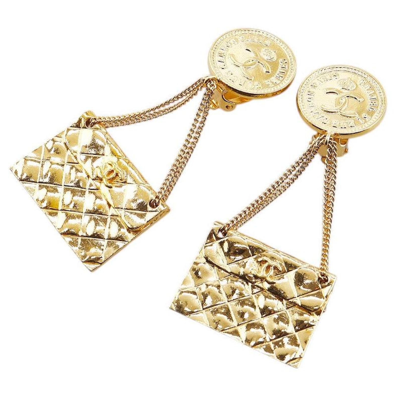 Chanel Coco Mark Matelasse Earrings Golden Metal Gold-plated  ref.2297909