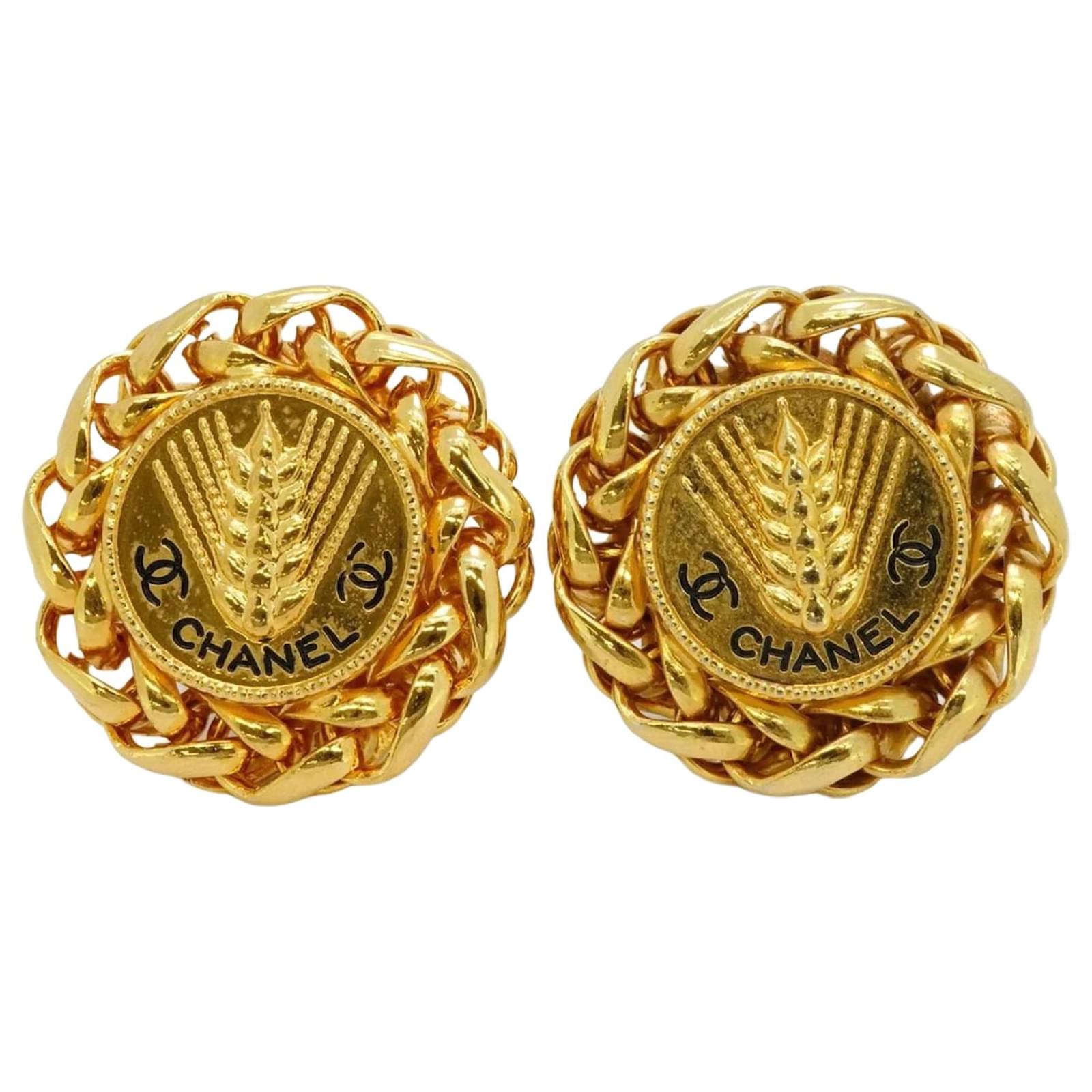 Chanel Gold Plated Clip Earrings Golden Gold-plated  ref.2287336