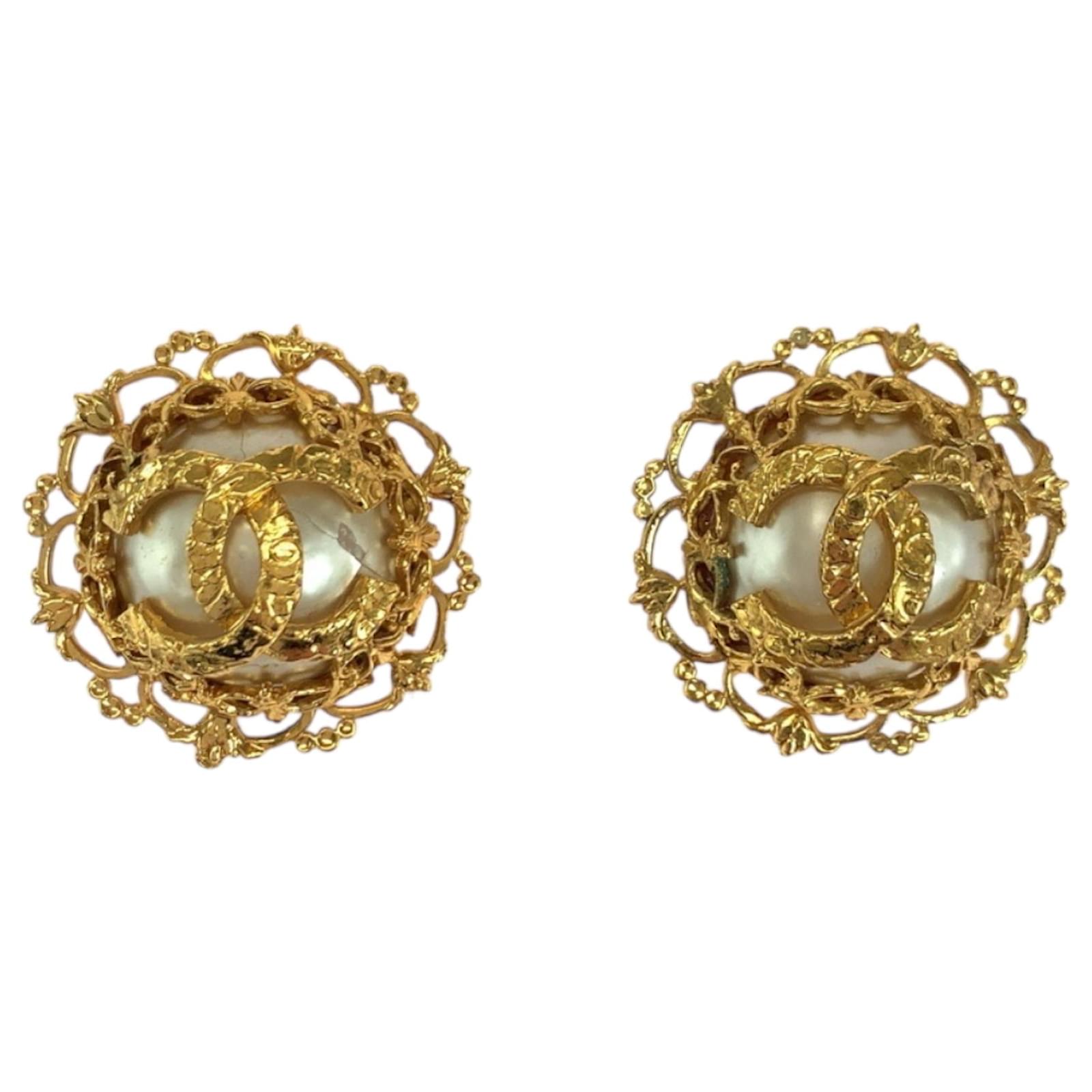 Chanel Vintage Lava Coco Mark Baroque Pearl Earrings White Golden Metal  ref.2281726