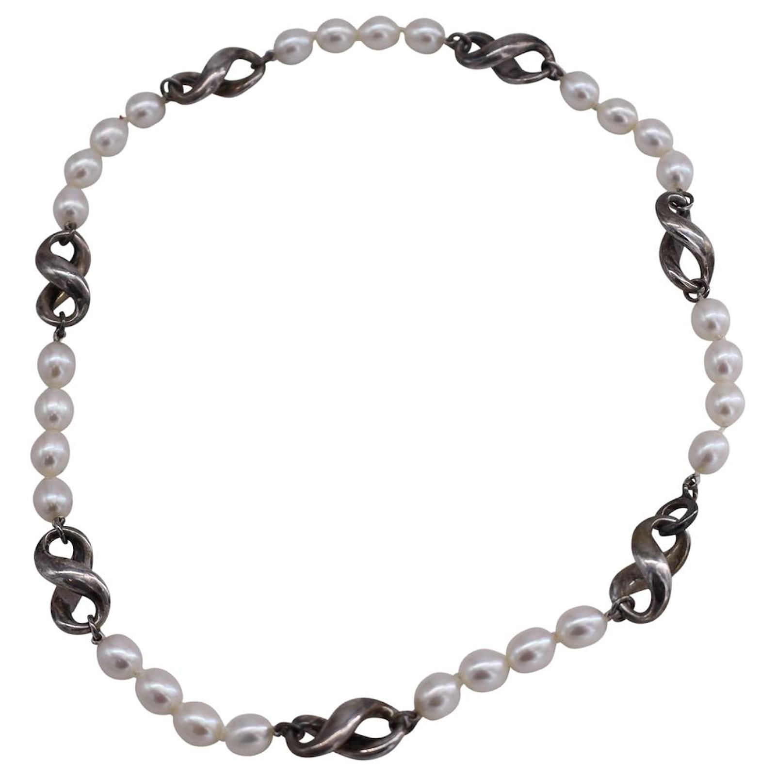 Tiffany & Co. Vintage Figure 8 Station Silver Necklace in White Cultured Pearl  Cream Metal  ref.1319728